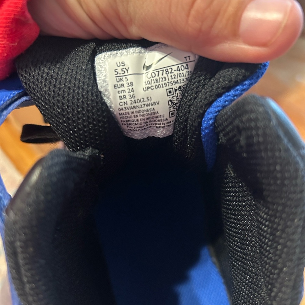 Nike Kids Sneakers Black and Royal Blue - Picture 4 of 5